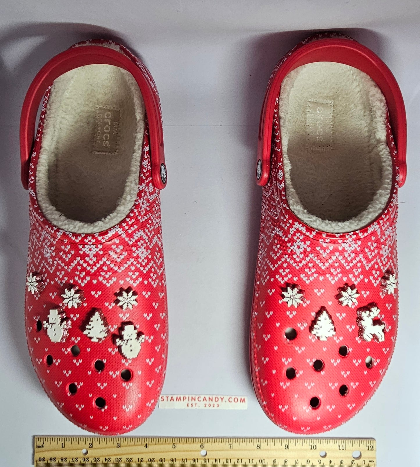 Red/White Christmas Sherpa-Lined Charm Clogs - Size M13