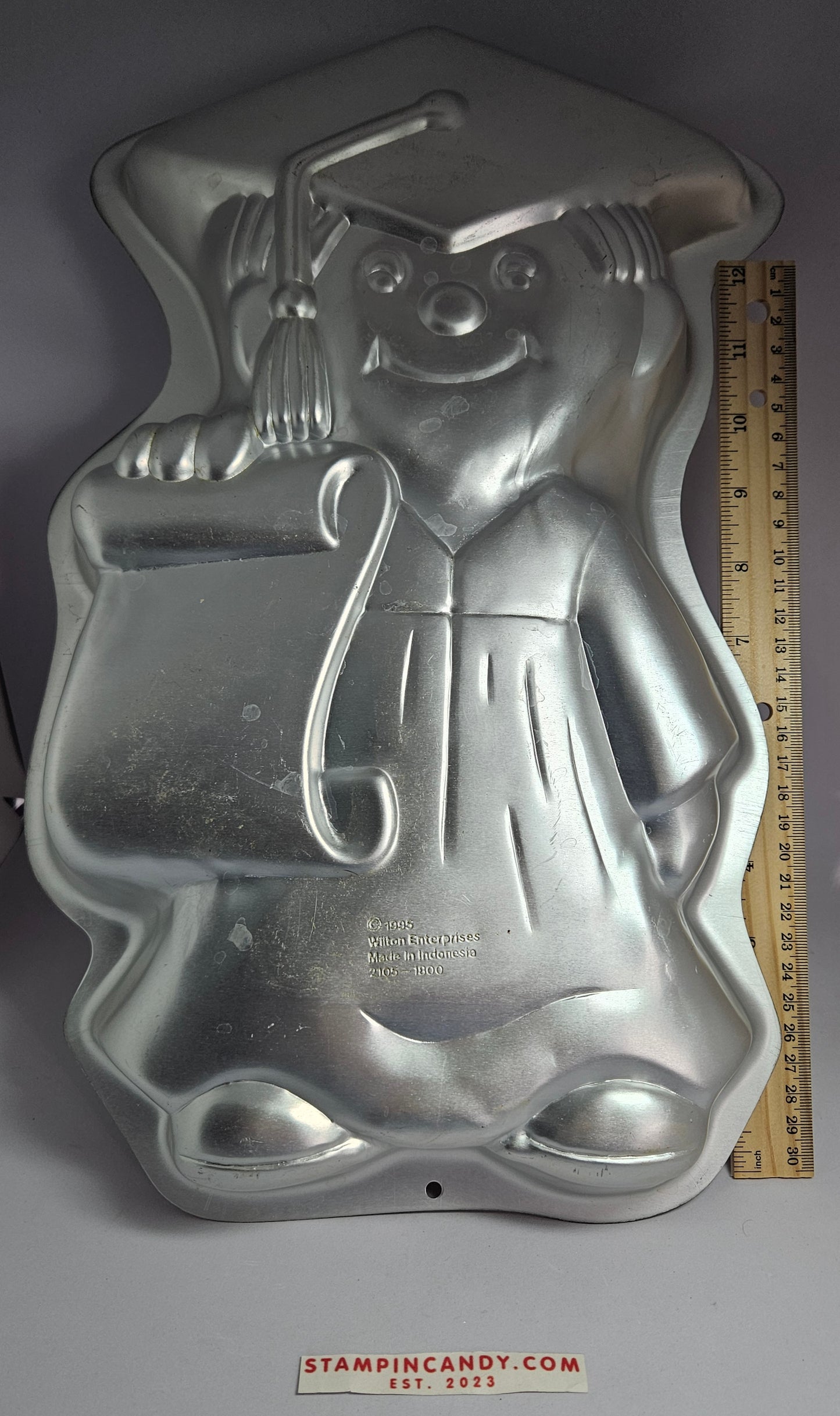 Wilton 1995 - Proud Graduate Cake Pan