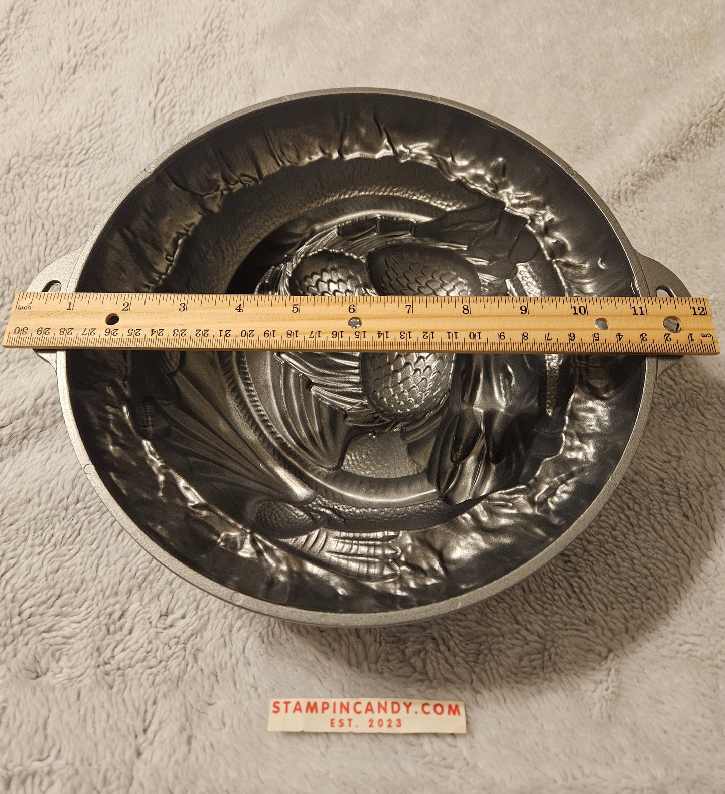 ThinkGeek - Game of Thrones Sleeping Dragon With Eggs Cake Pan