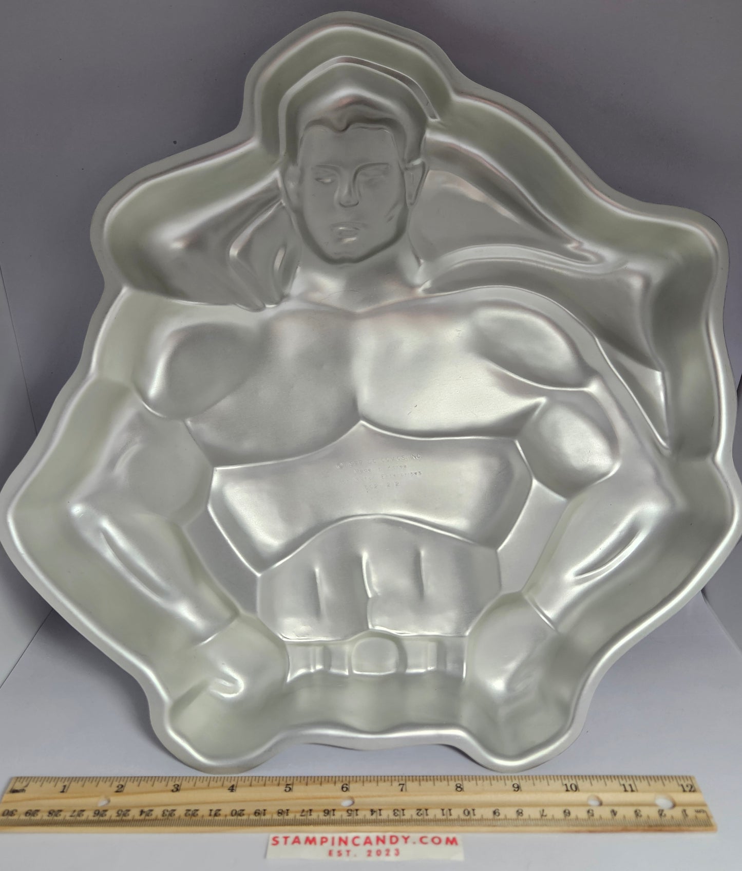 Wilton - Superman/Batman Cake Pan