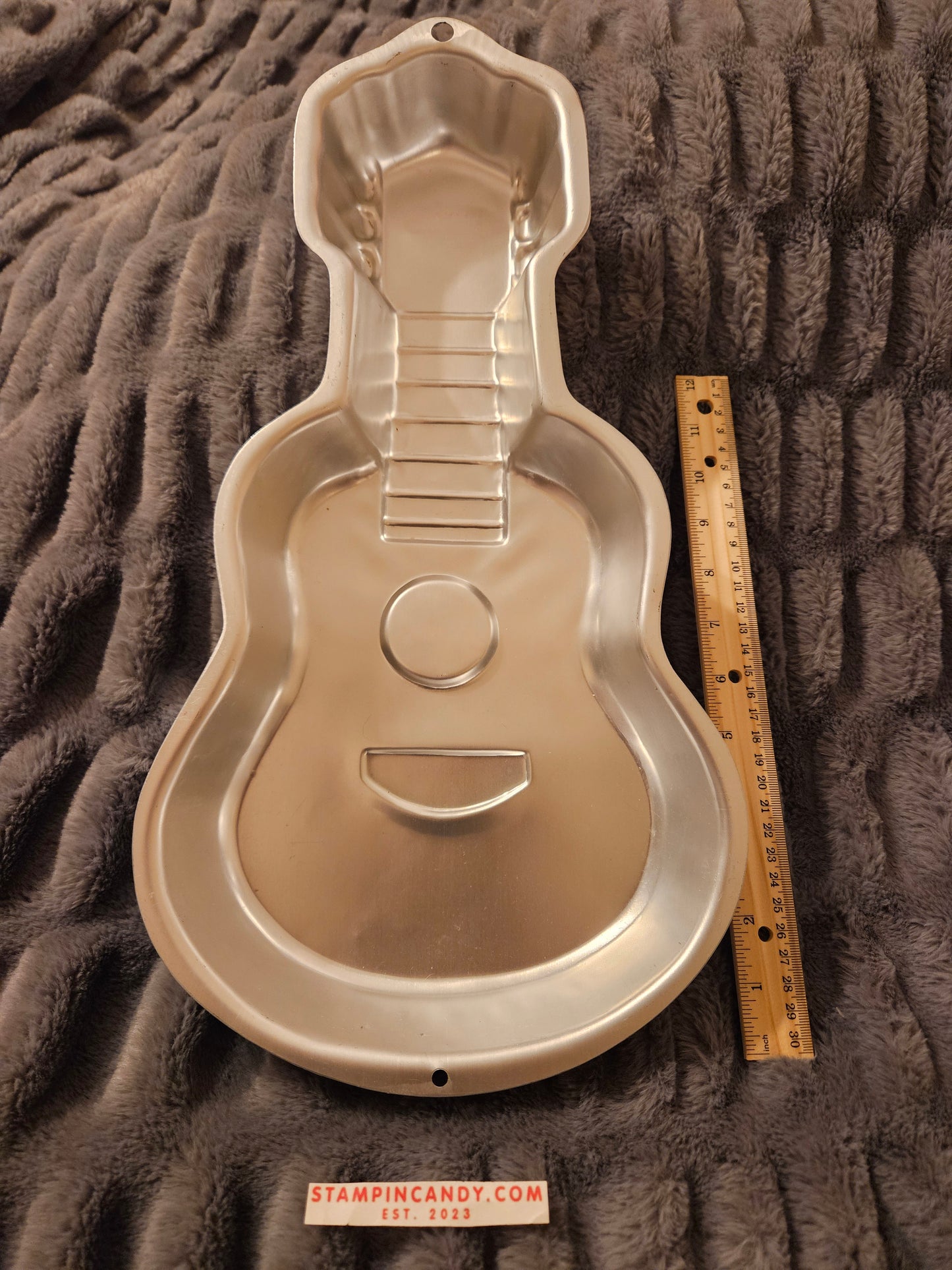 Wilton - Guitar Cake Pan