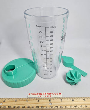 Pampered Chef - Measuring / Mixing / Pancake Shaker Model #1769