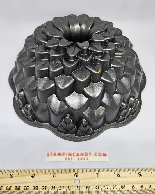 Nordic Ware - Chrysanthemum Bundt Pan