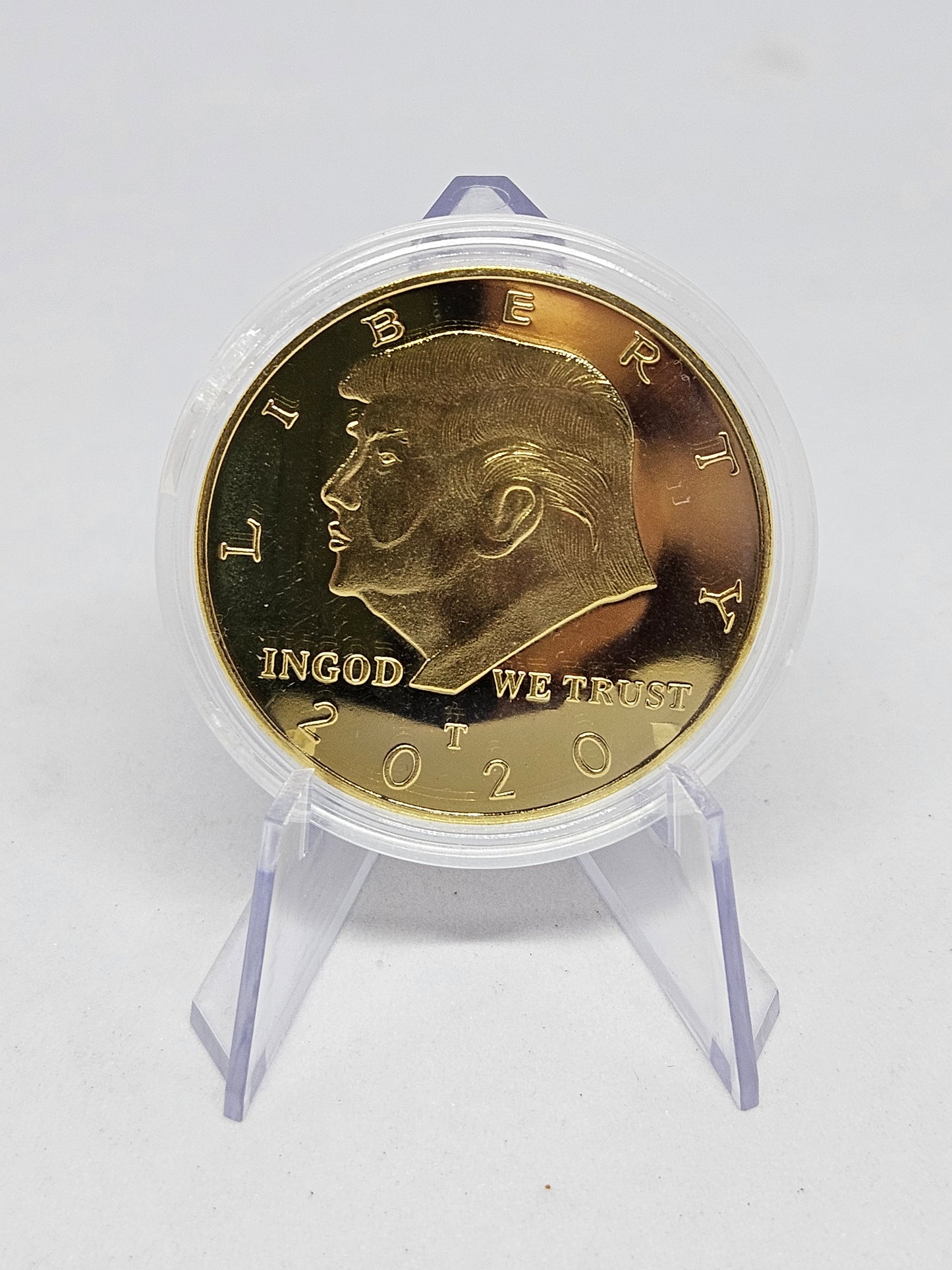 NOVELTY - Trump 2020 - Gold Colored Metal Coin