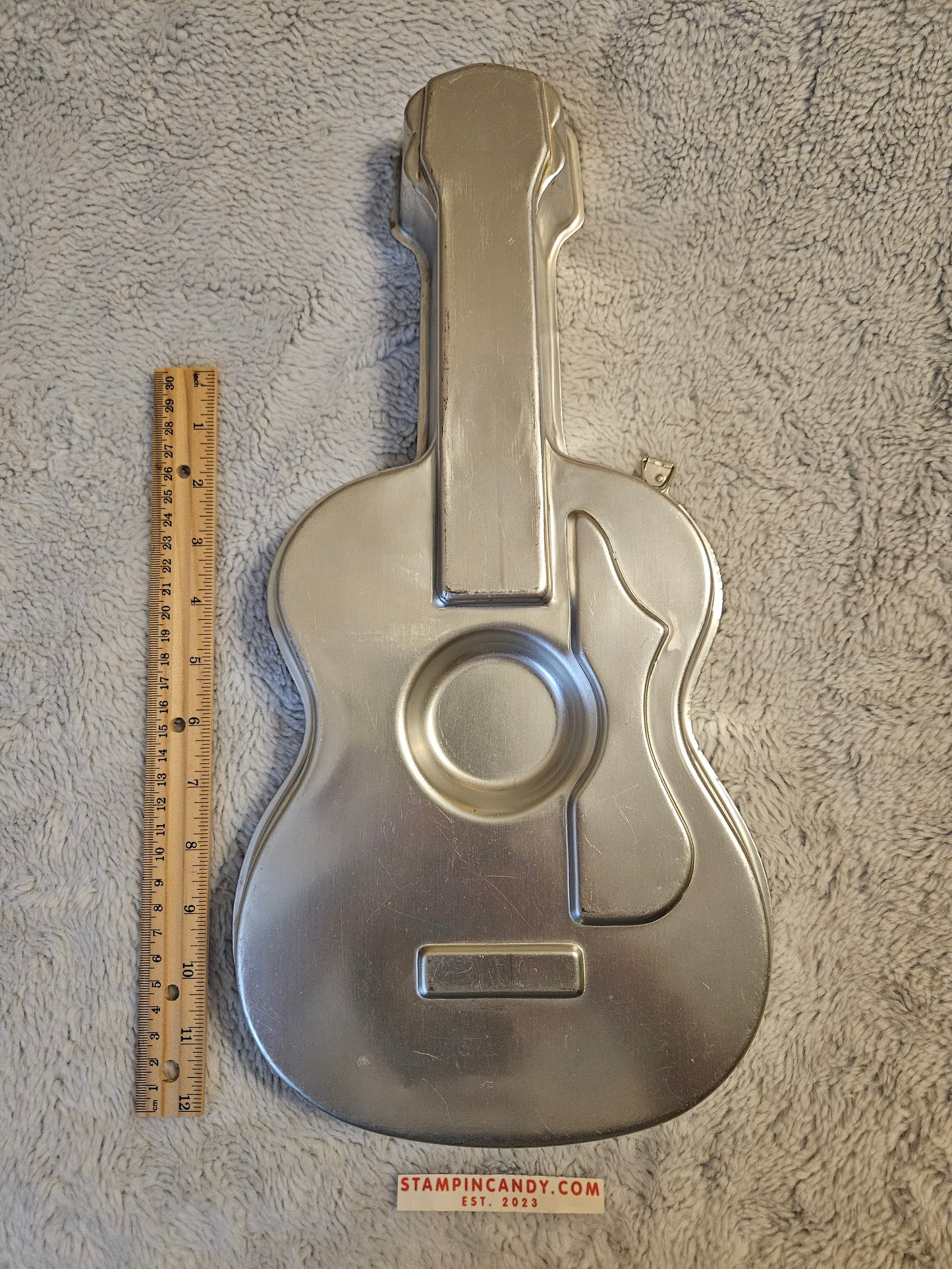 Wilton - Guitar Cake Pan