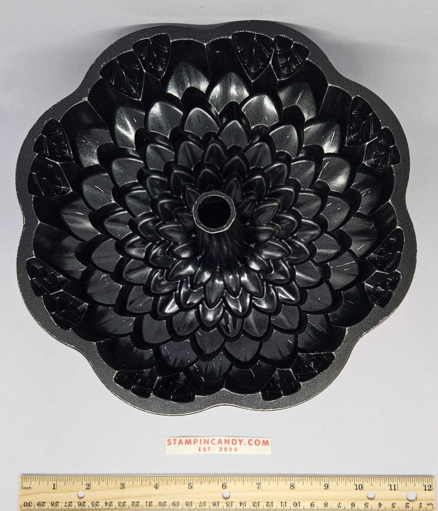 Nordic Ware - Chrysanthemum Bundt Pan