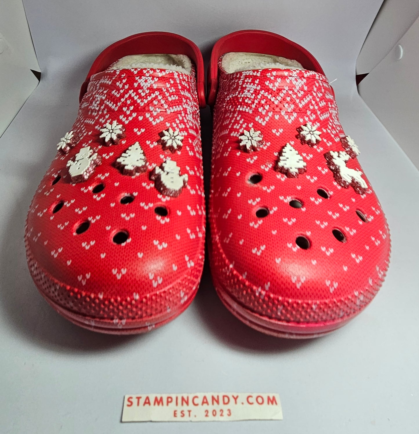 Red/White Christmas Sherpa-Lined Charm Clogs - Size M13