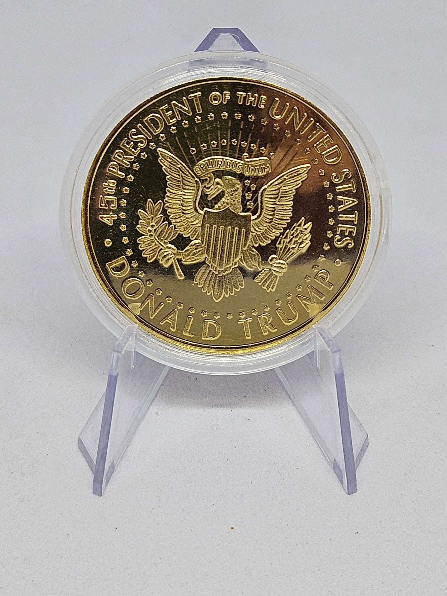 NOVELTY - Trump 2020 - Gold Colored Metal Coin