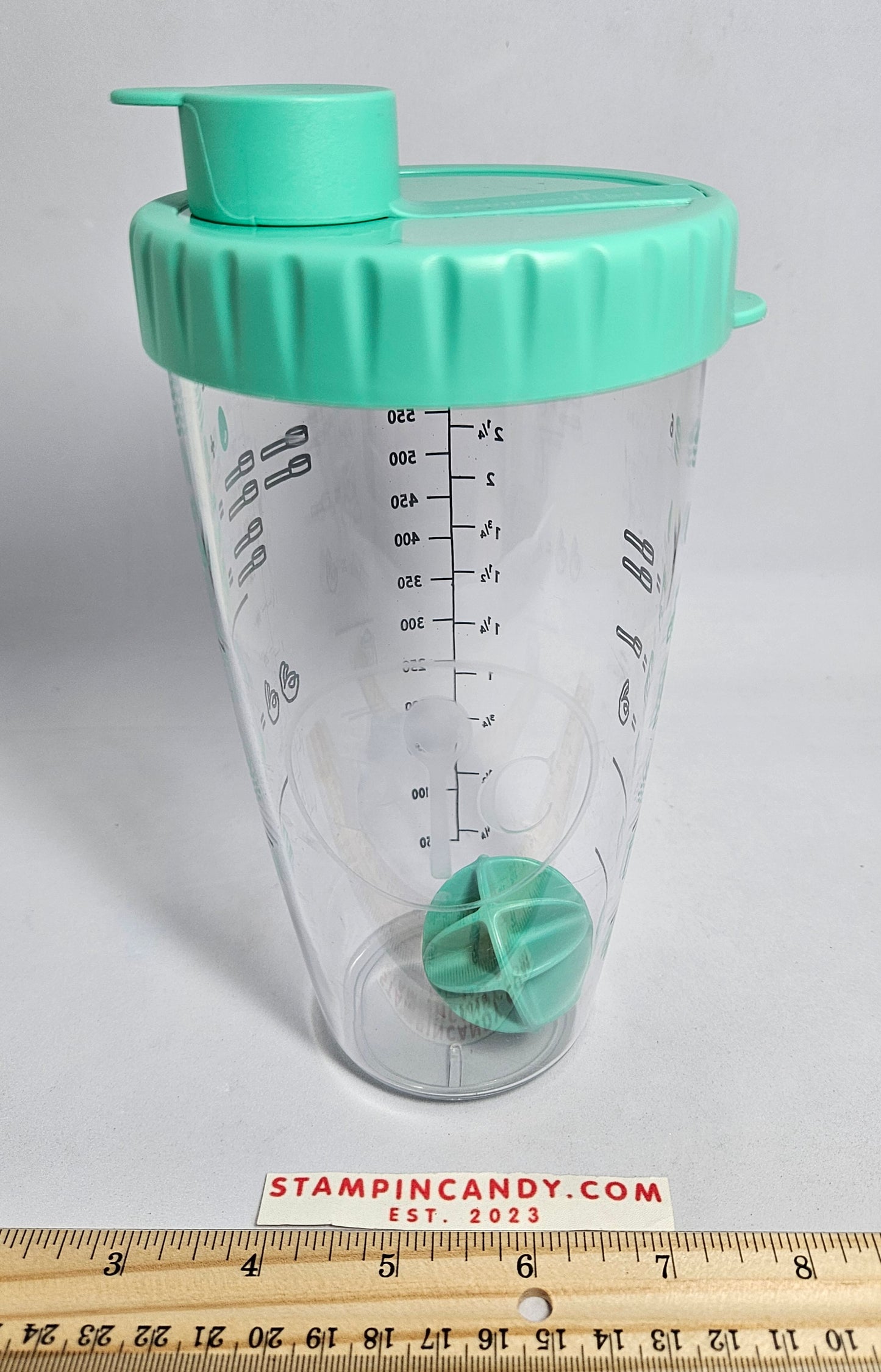 Pampered Chef - Measuring / Mixing / Pancake Shaker Model #1769