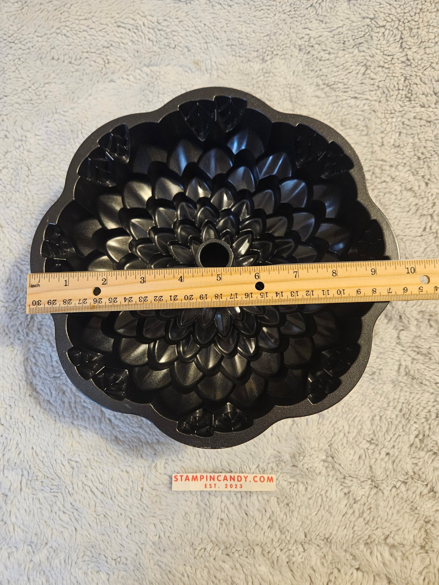 Nordic Ware - Chrysanthemum Cake Pan