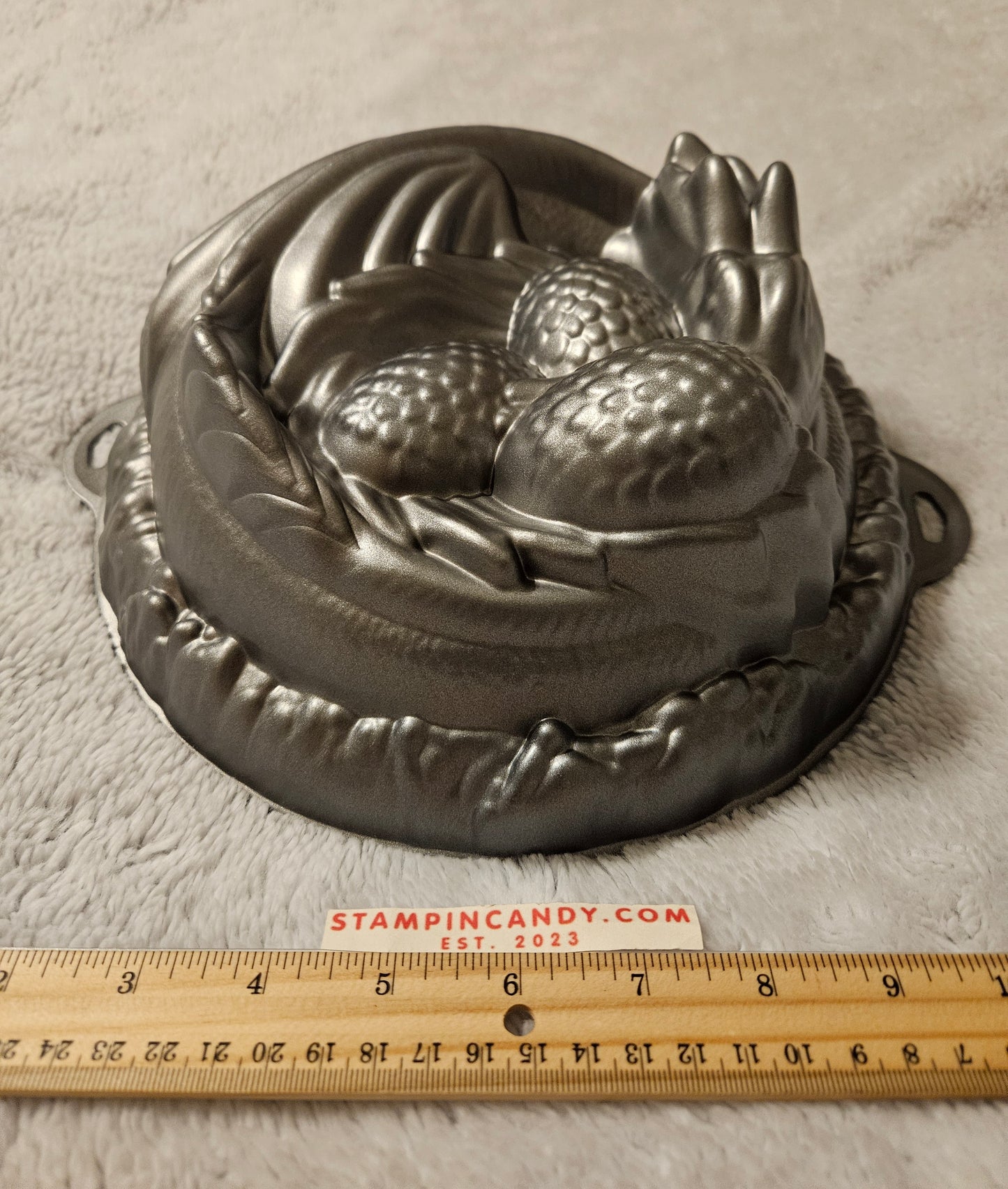 ThinkGeek - Game of Thrones Sleeping Dragon With Eggs Cake Pan