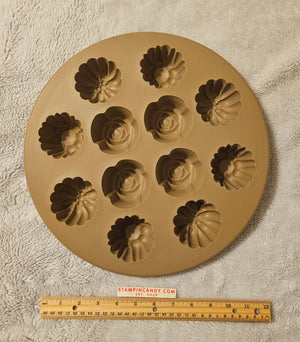 Pampered Chef - Bundtlette/Muffin Flexible (Pop Out) Silicone Cake Pan