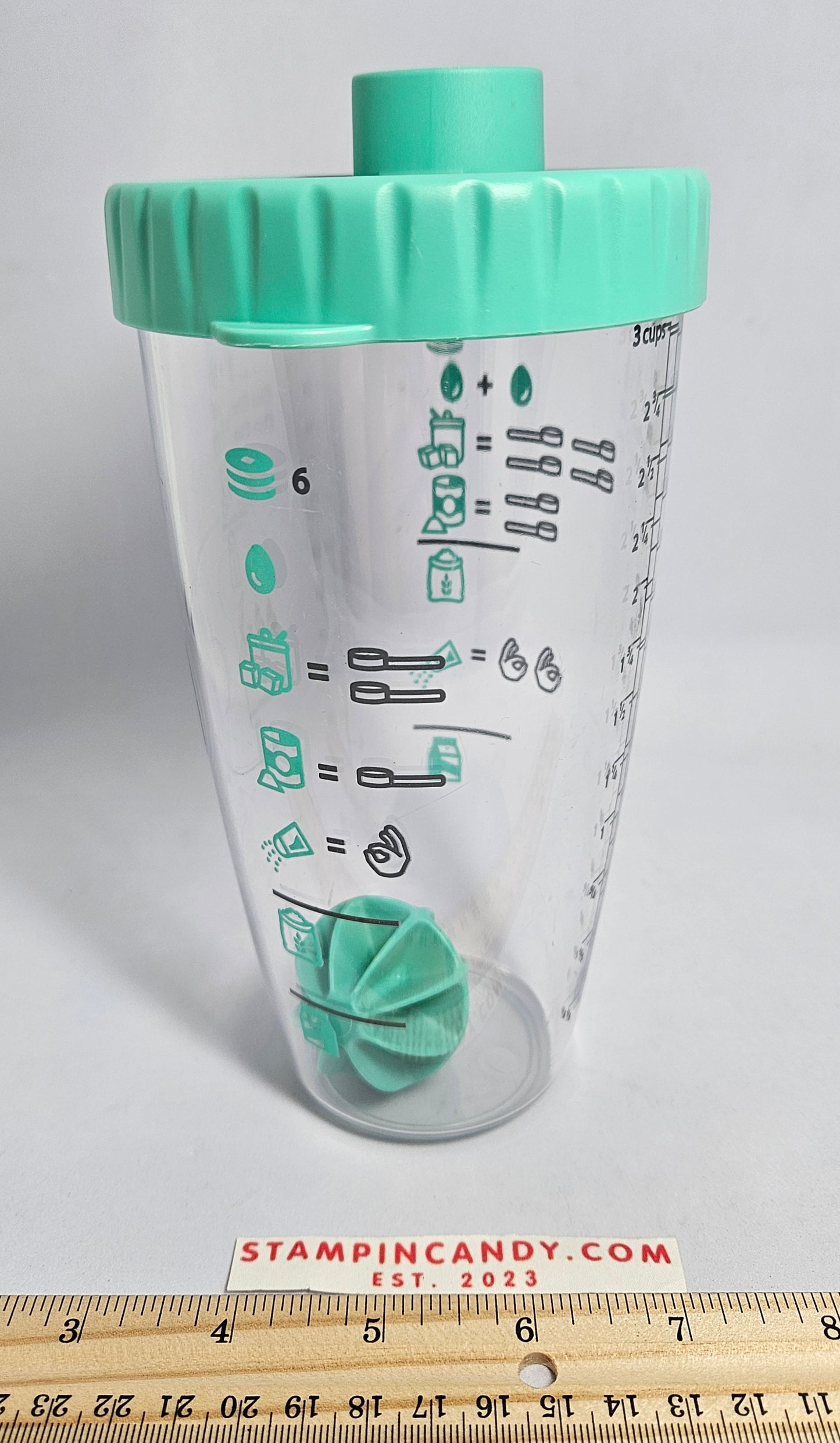 Pampered Chef - Measuring / Mixing / Pancake Shaker Model #1769