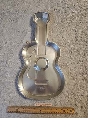 Wilton - Guitar Cake Pan