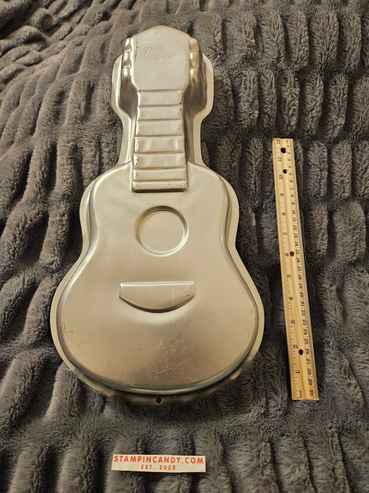 Wilton - Guitar Cake Pan