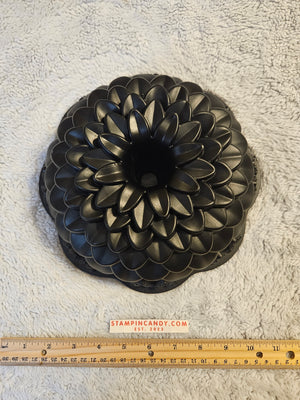 Nordic Ware - Chrysanthemum Cake Pan