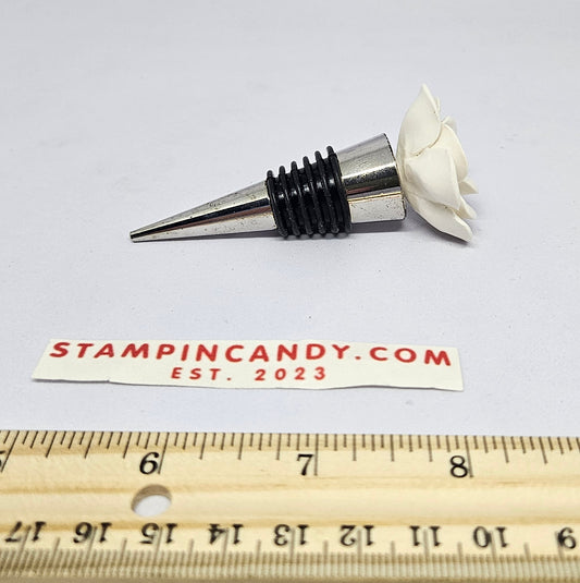 Demdaco - White Flower / Cream Succulent Wine Bottle Stopper