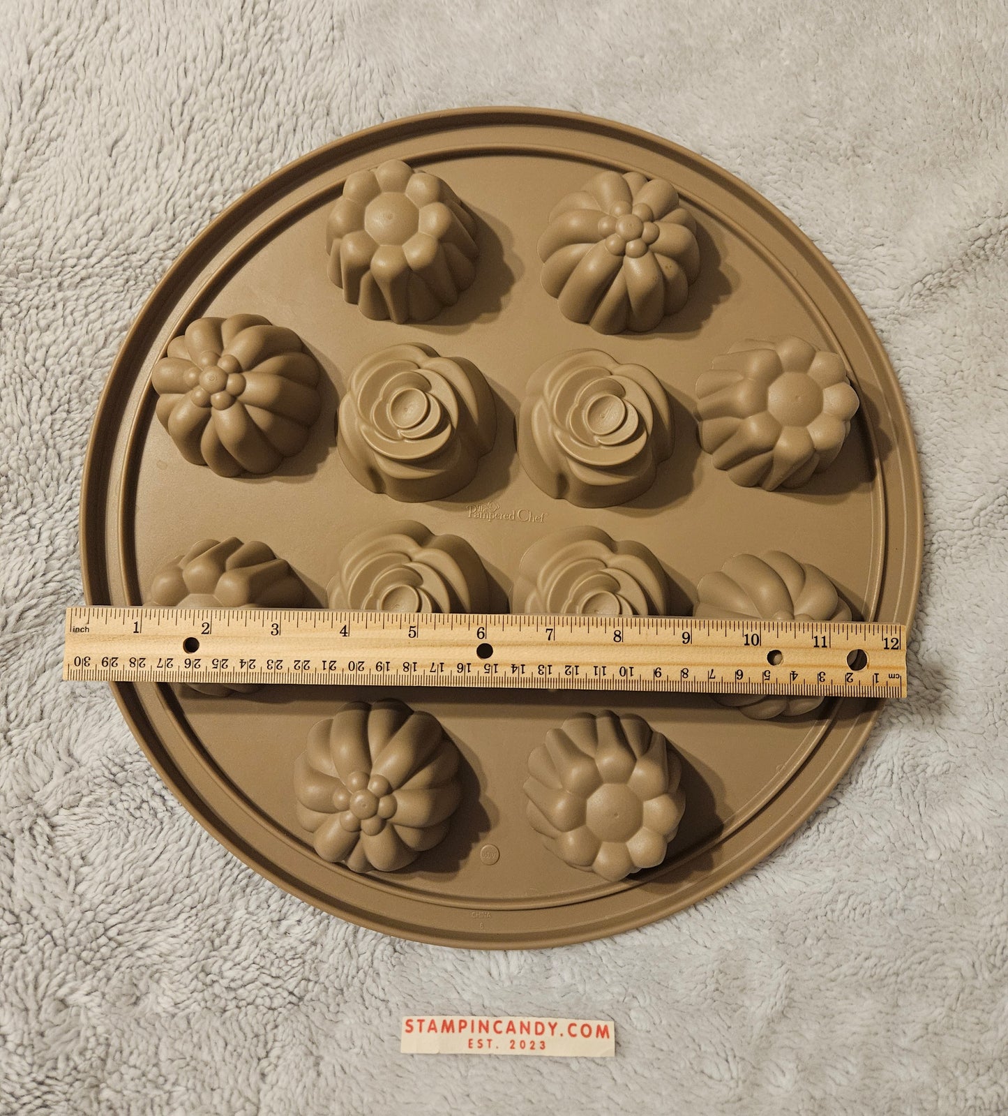 Pampered Chef - Bundtlette/Muffin Flexible (Pop Out) Silicone Cake Pan