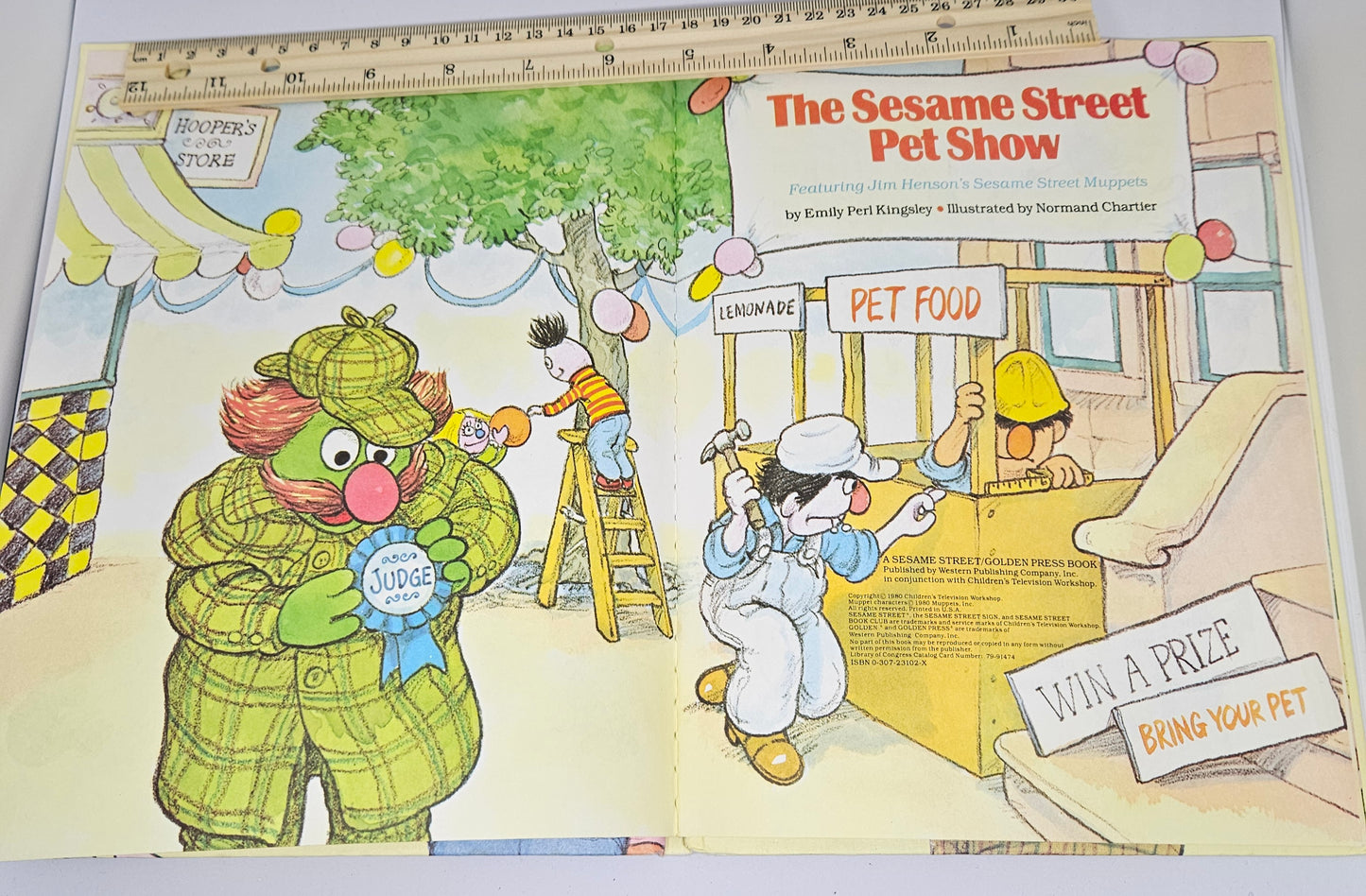 Vintage - The Sesame Street Pet Show 1980 Book