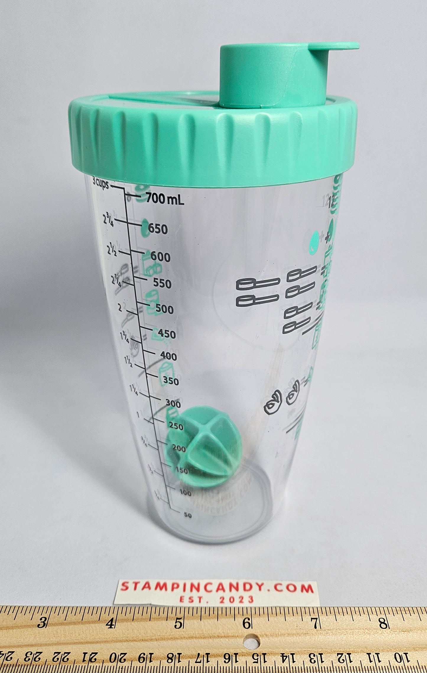 Pampered Chef - Measuring / Mixing / Pancake Shaker Model #1769