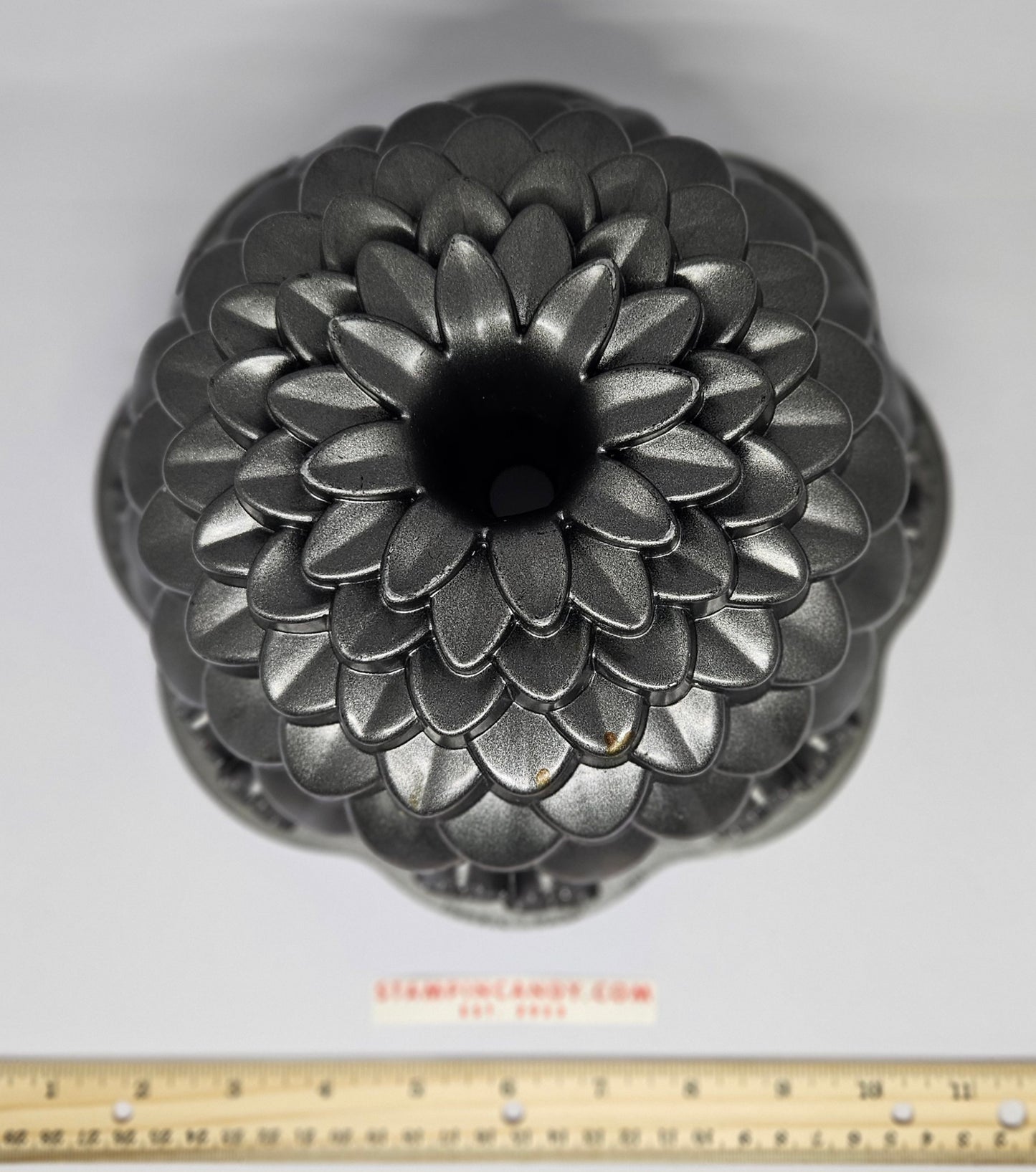 Nordic Ware - Chrysanthemum Bundt Pan