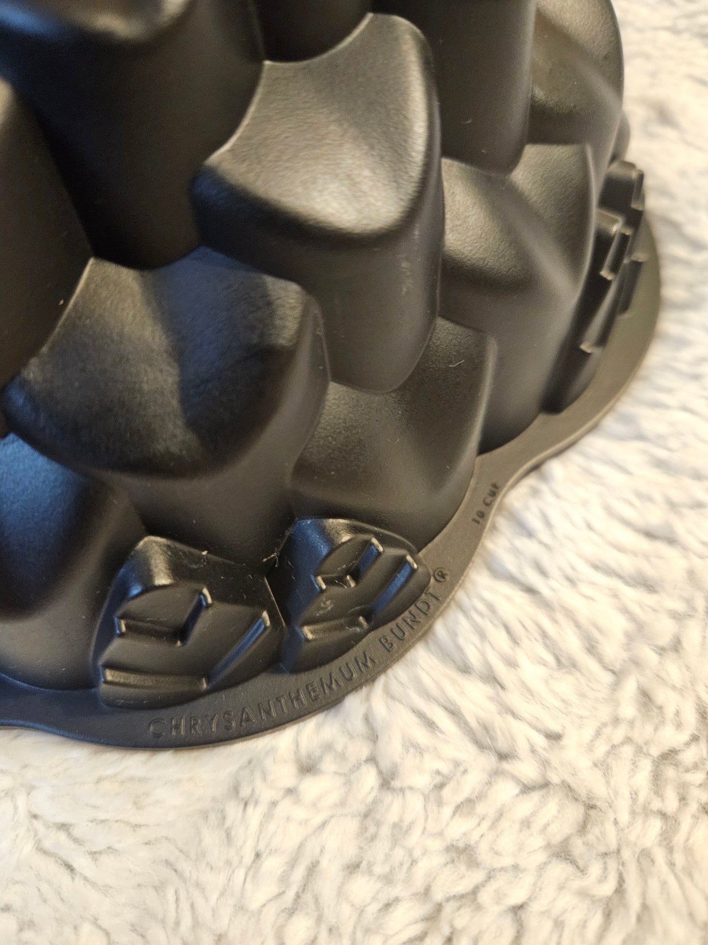 Nordic Ware - Chrysanthemum Cake Pan