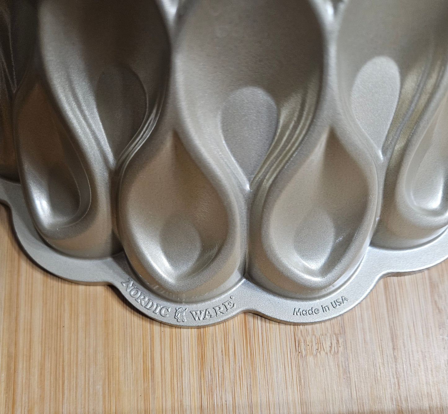 Nordic & Ware - 10 Cup Crown Bundt Pan