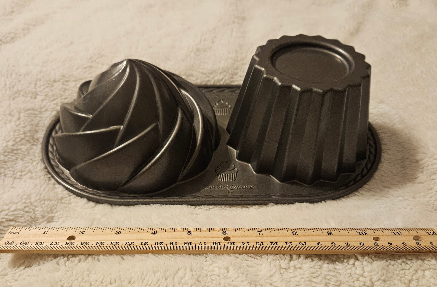 Nordic Ware - Cute Large Cupcake Pan