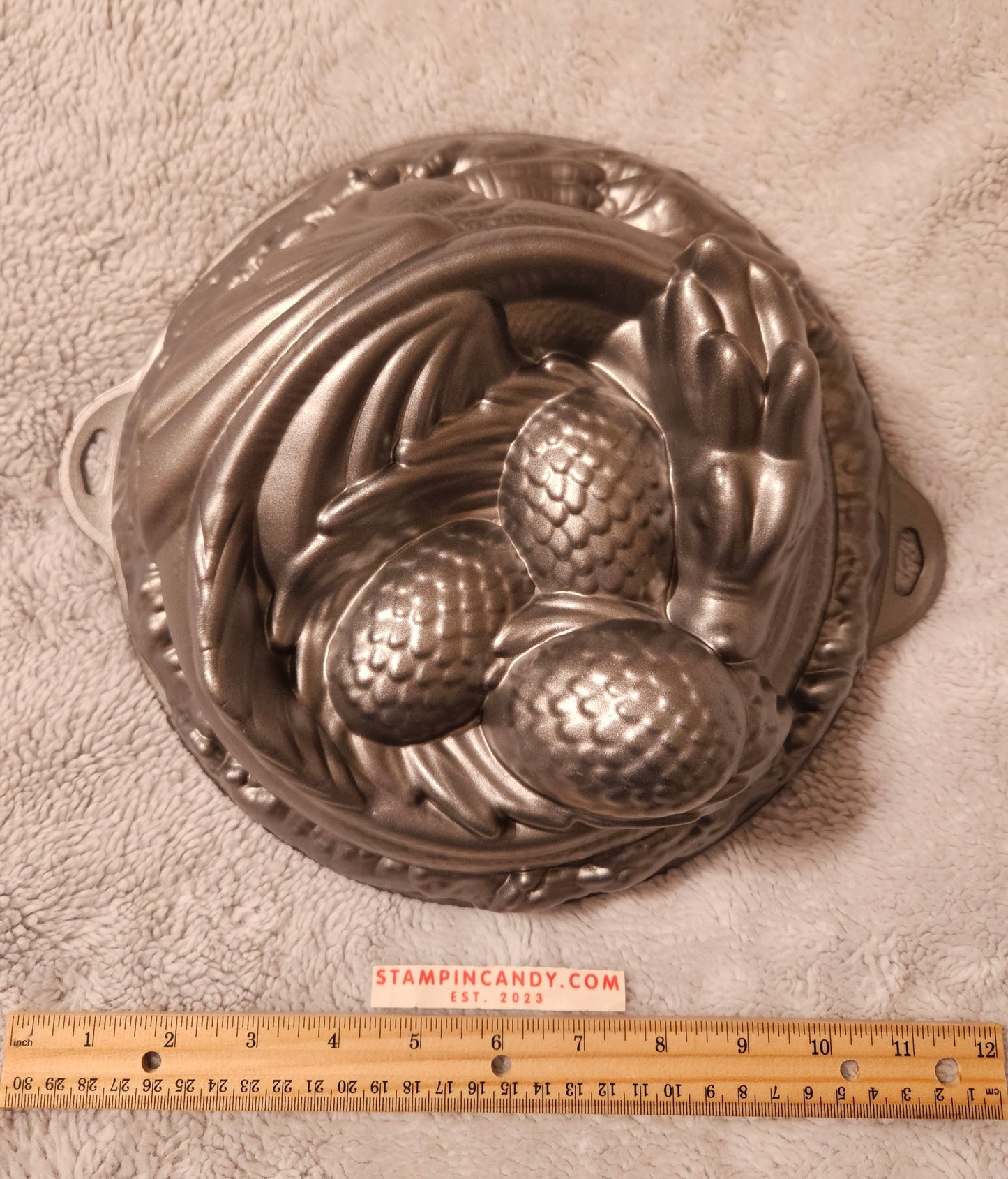 ThinkGeek - Game of Thrones Sleeping Dragon With Eggs Cake Pan