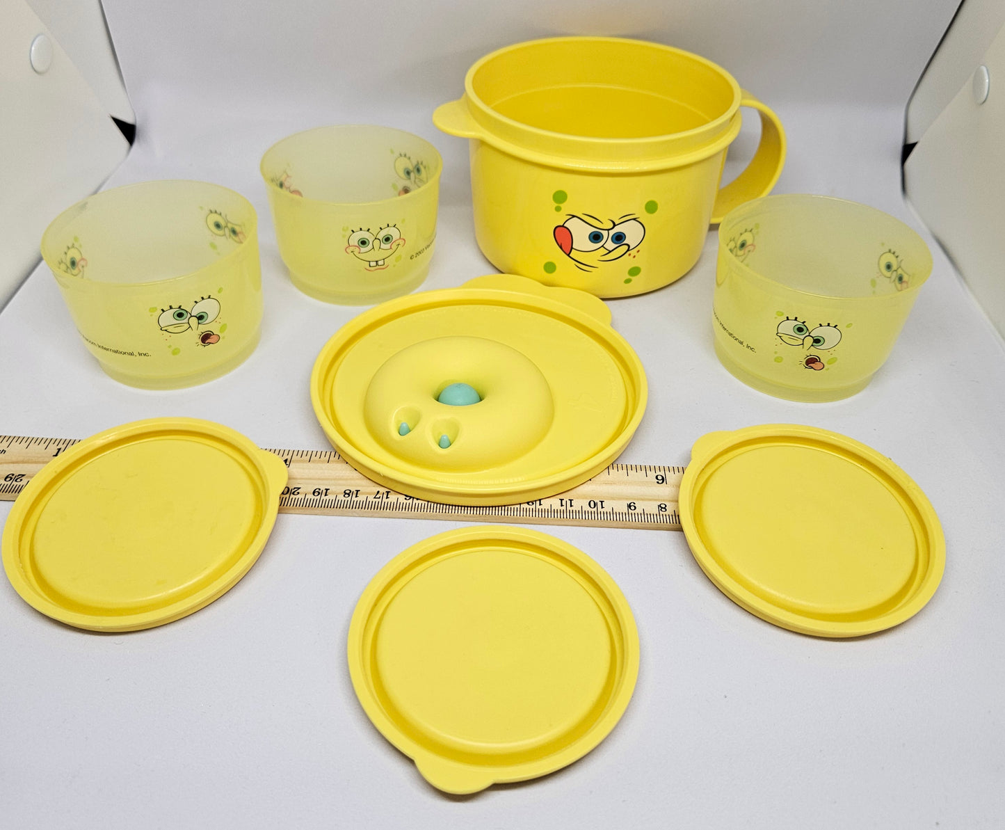 Tupperware - SpongeBob 16 oz Bowl with 3 Matching Snack Containers